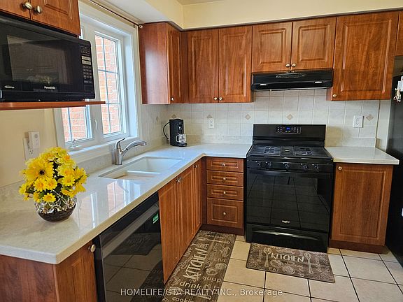5th image of 2532 Bur Oak Ave