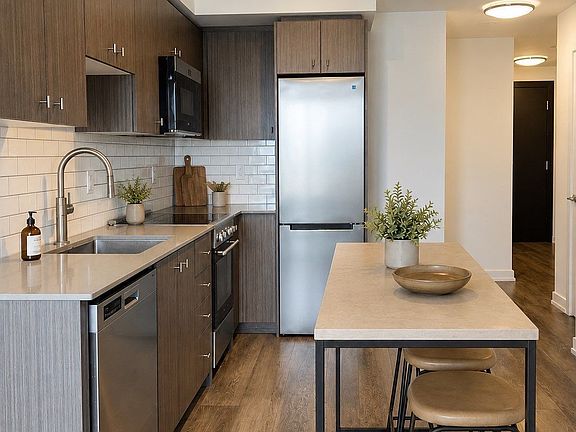 3rd image of 15 Wellington St S #1804