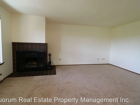 5th image of 23501 Lakeview Dr Unit D102