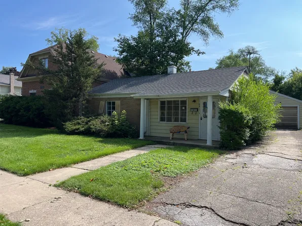 841 N Hickory Ave, Arlington Heights, IL 60004