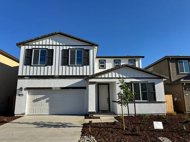2516 Golden Bear St — Photo 3
