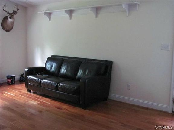 5th image of 226 Robin Ave