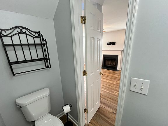4th image of 1405 Swaying Branch Ln