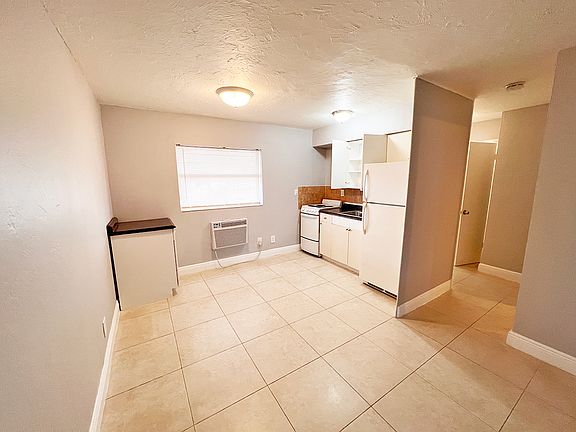 2nd image of 350 Palm St #3