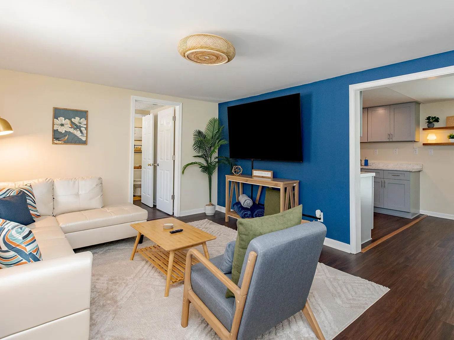 4 bed, 1600 sqft, $4,800 — Photo 3