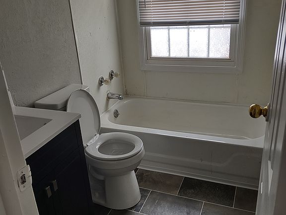 5th image of 612 N Powahatan Dr