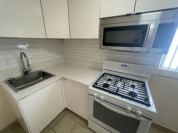 4th image of 725 1/4 Ensenada Ct #0