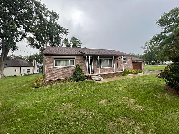 3rd image of 21900 N Tuller Ct