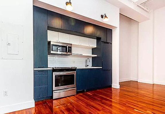 4th image of 178 Bainbridge St #208