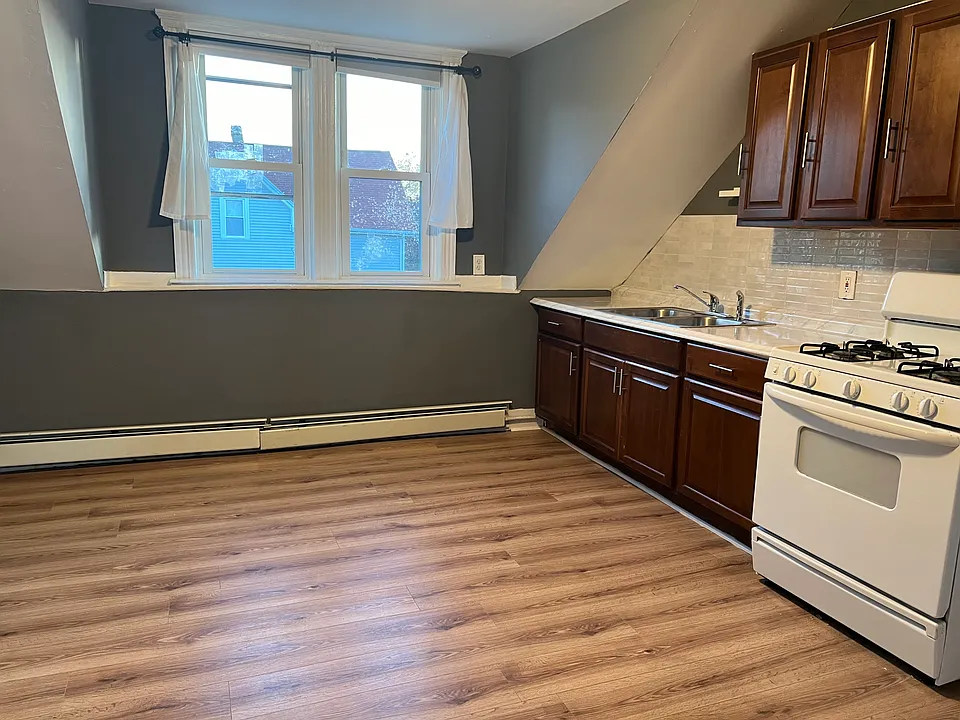 16 Tuxedo Ave #3