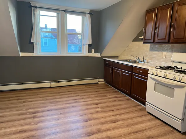 16 Tuxedo Ave #3, Providence, RI 02909