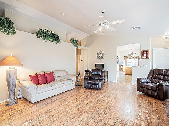 4th image of 9235 W Cinnabar Ave
