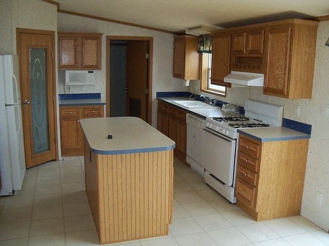 2nd image of 162 N 2nd St
