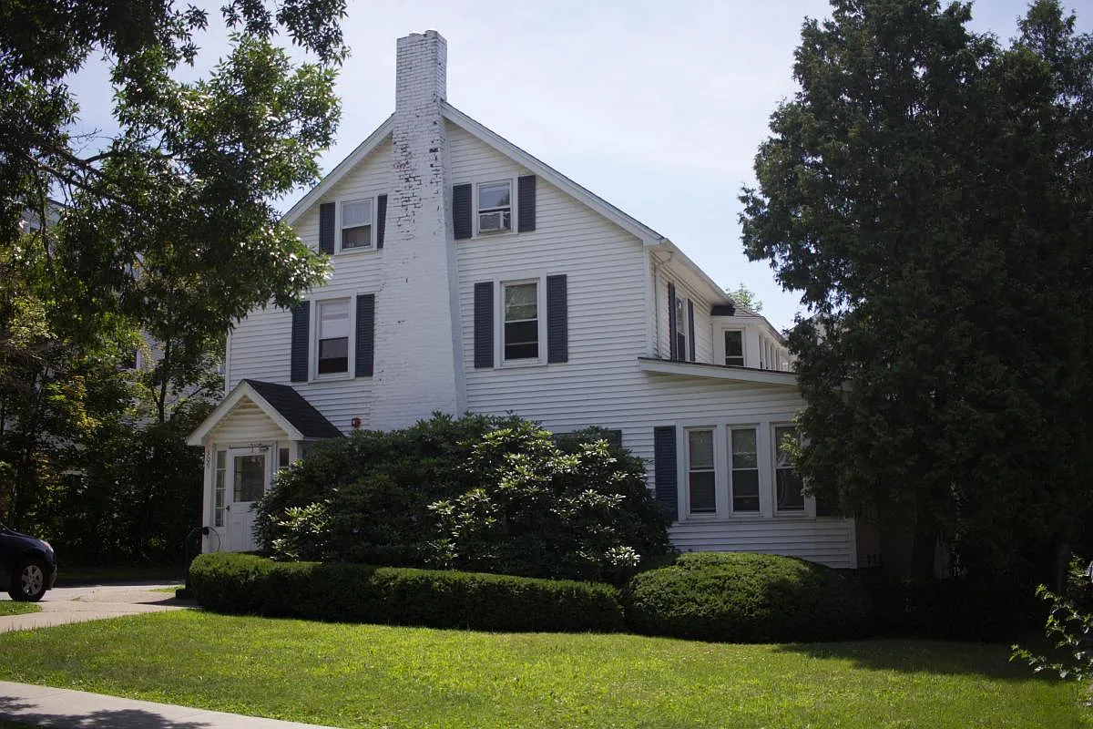 4 bed, $4,800 — Photo 2