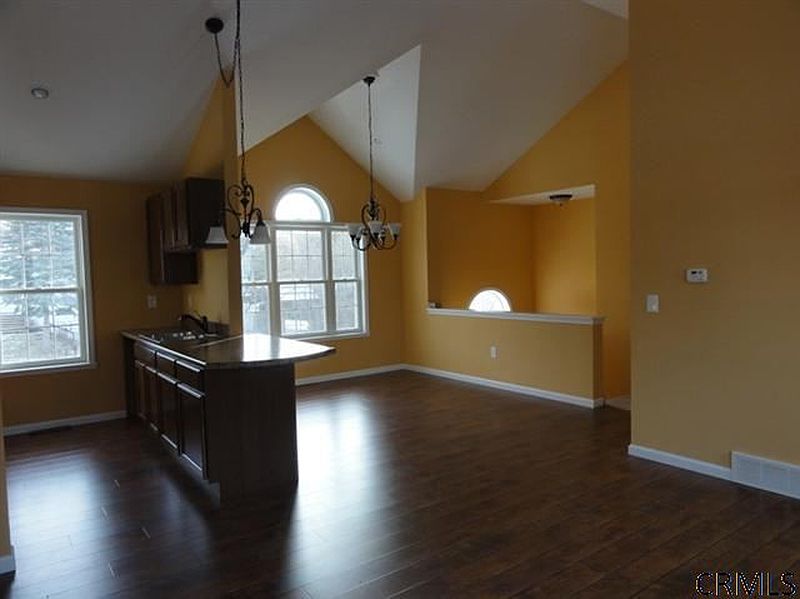 5th image of 15 ST CLAIR Avenue