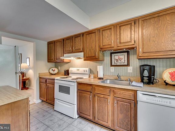 4th image of 15425 Beachwater Ct