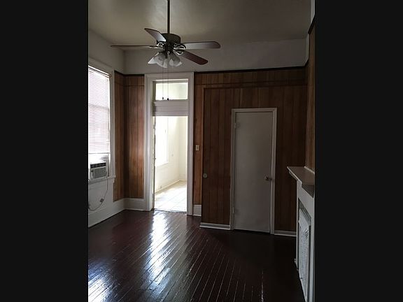 5th image of 604 S Scott St