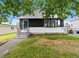 216 Toledo Ave, Pawtucket, RI 02860