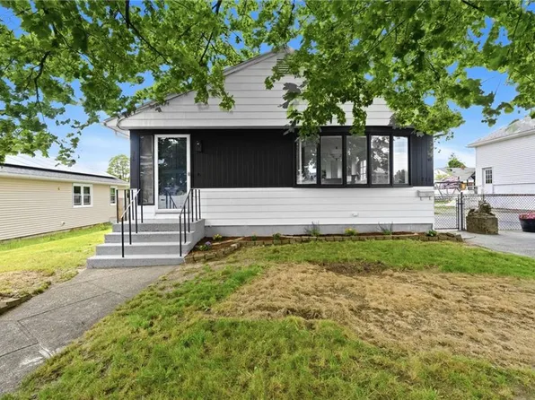 216 Toledo Ave, Pawtucket, RI 02860