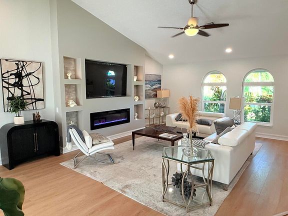 3rd image of 12677 Headwater Circle
