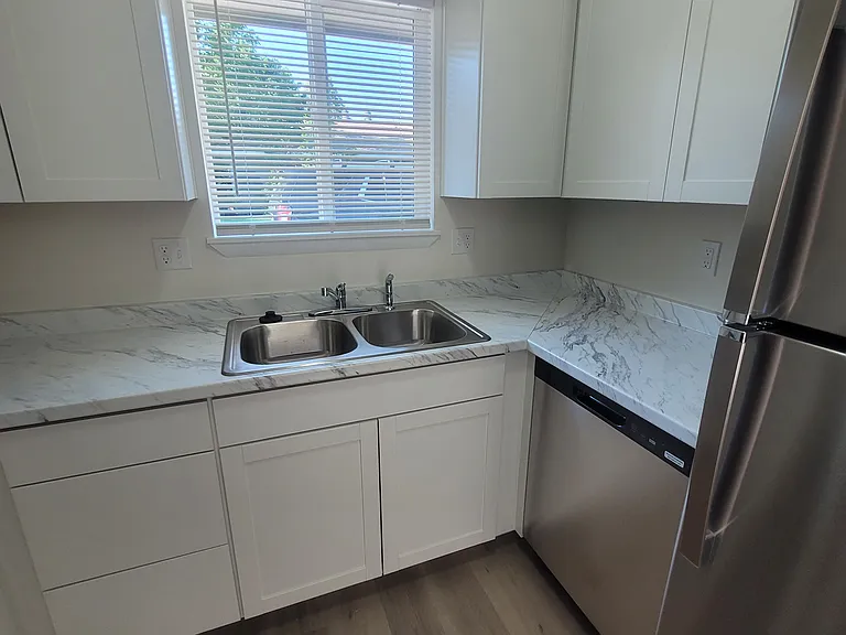 2318 W Canal St — Photo 8