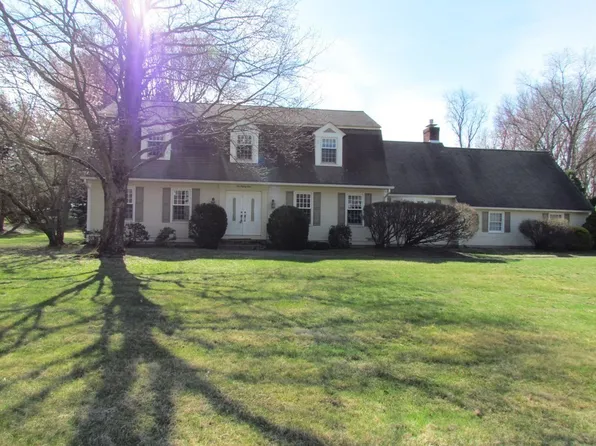 181 Twin Hills Dr, Longmeadow, MA 01106