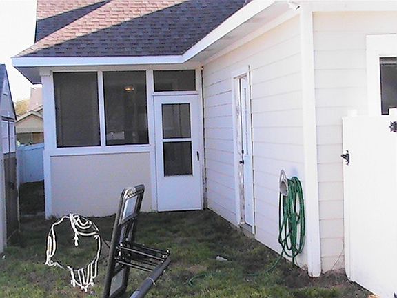 2nd image of 10118 Hanover Dr