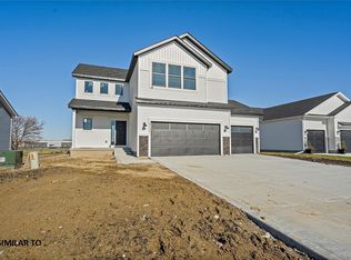 708 Willow Valley Dr, Norwalk, IA 50211