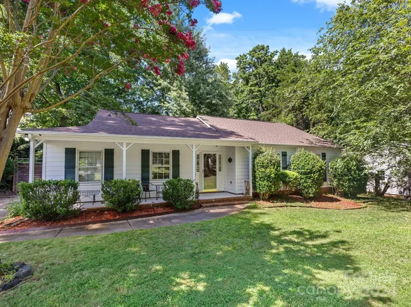 9702 Watergate Rd, Charlotte, NC 28270