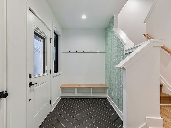 5th image of 1619 W Cary St