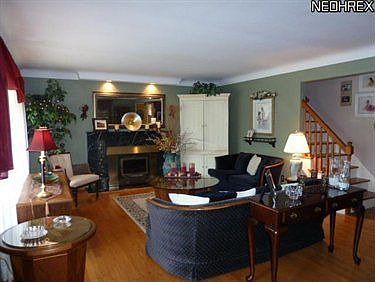 4th image of 21190 Seabury Ave