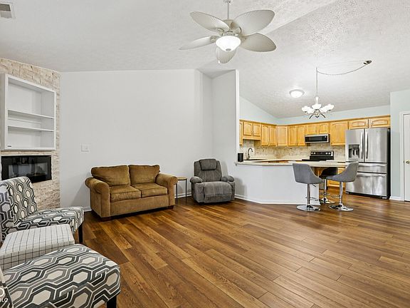 4th image of 3837 Gray Pond Ct