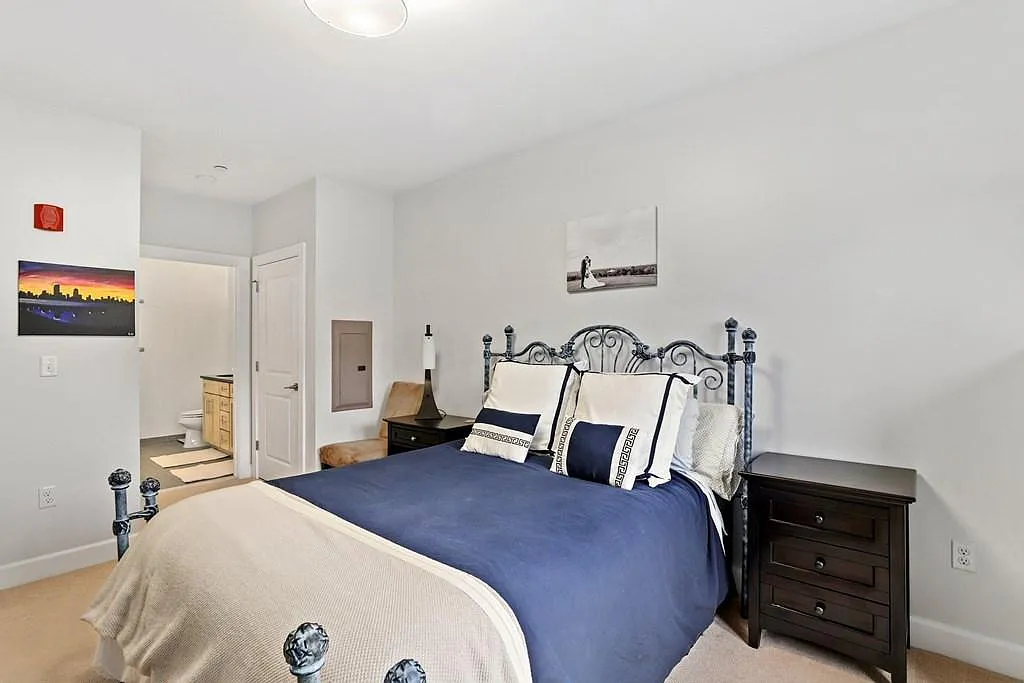 2 bed, 995 sqft, $3,950 — Photo 3