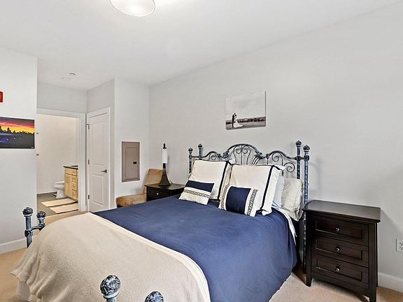 3rd image of 1501 Commonwealth Ave #302