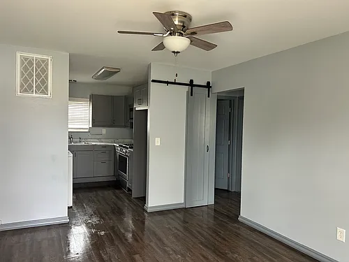 56 E John St Photo 1