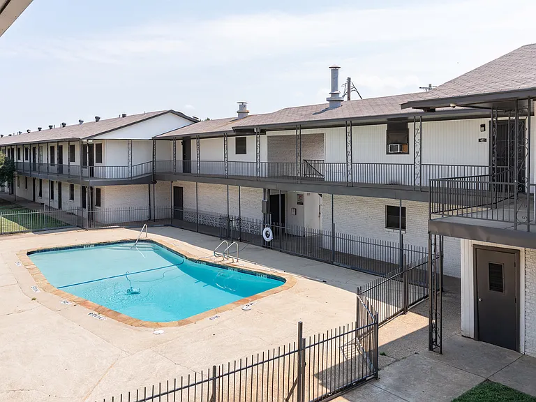 Southgate Manor Apartments — Photo 8