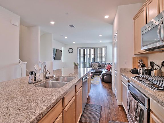 5th image of 343 Adeline Ave