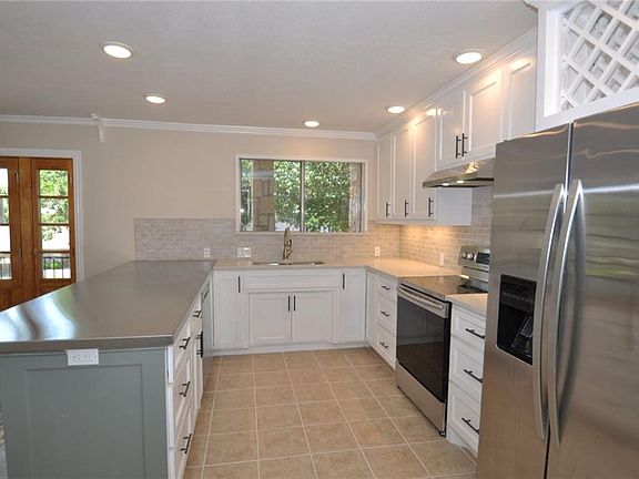 3rd image of 4120 Fairway Dr