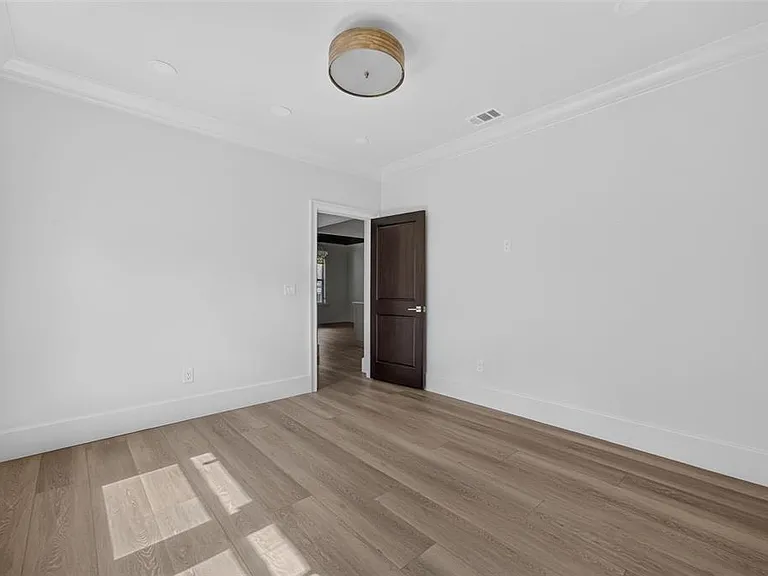 1225 E Amelia St — Photo 18