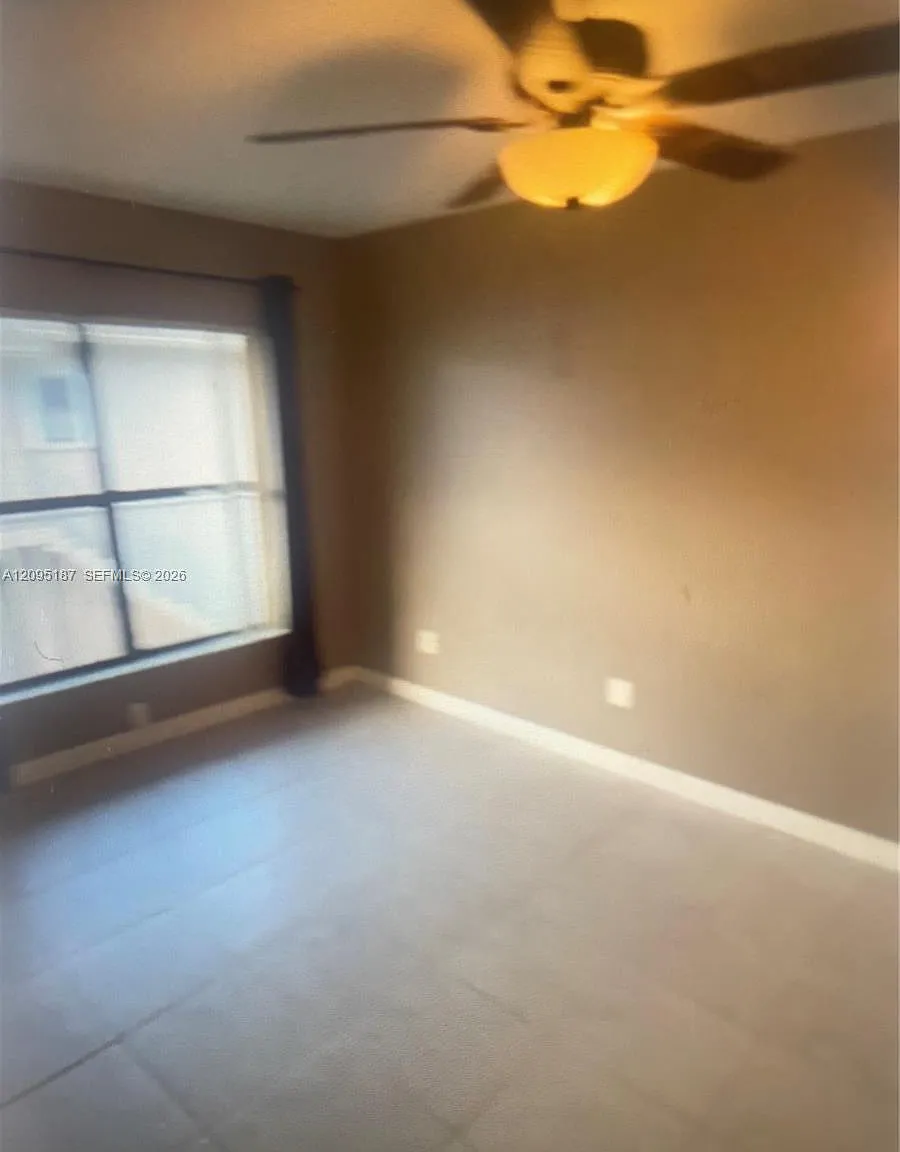 Rozland Condo — Photo 1