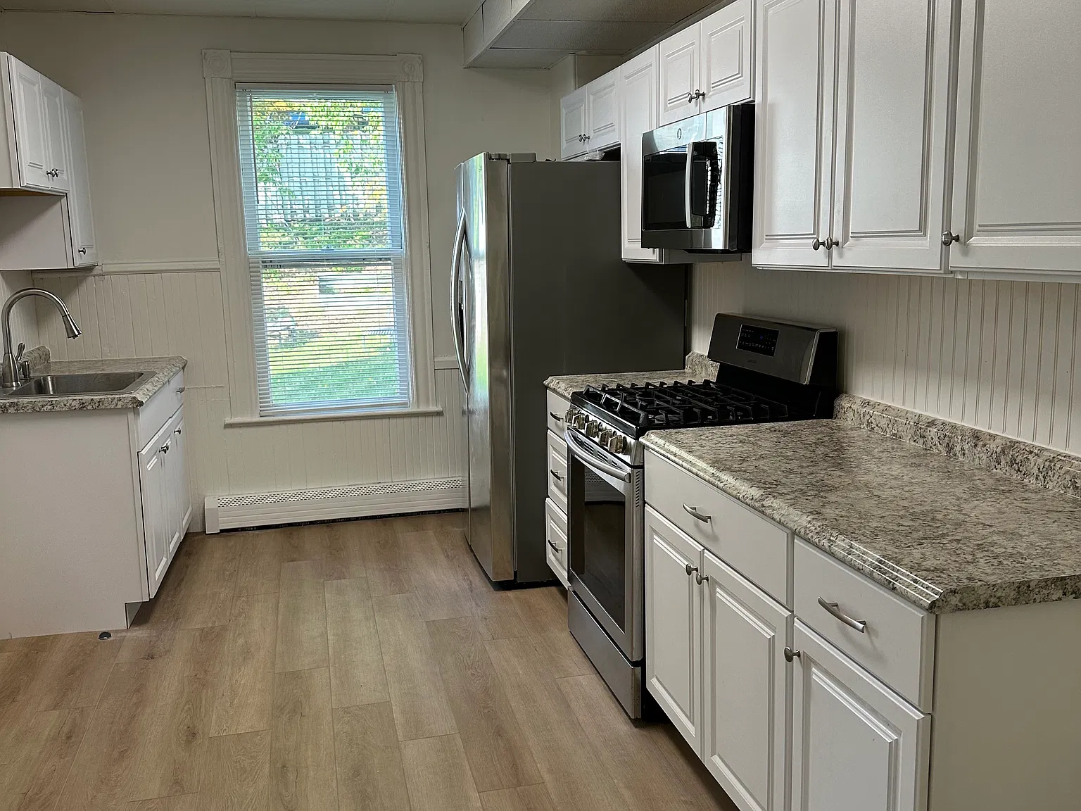 3 bed, $2,050 — Photo 3
