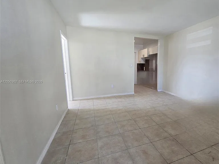 724 SW 7th Ter #12 — Photo 11