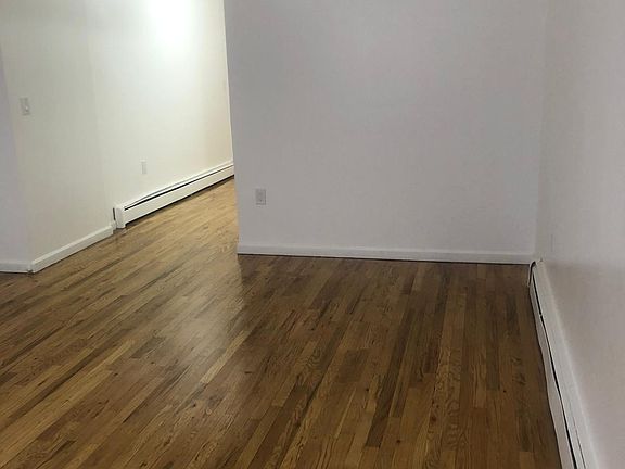 4th image of 1008 Evergreen Ave #1