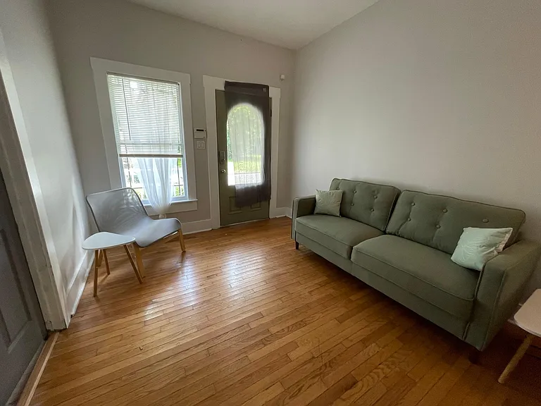 520 E 31st St #B — Photo 4