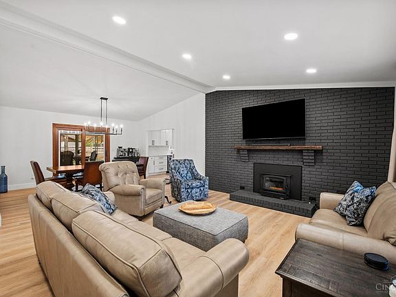 3rd image of 1553 Orchard Valley Dr