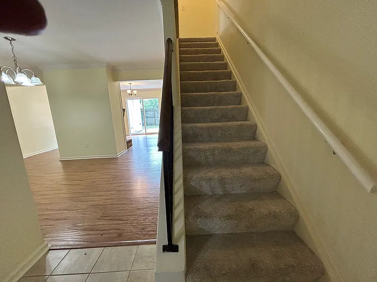 717 Westminster Ln — Photo 23