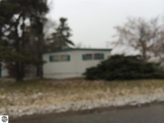 2nd image of 301 Oak St