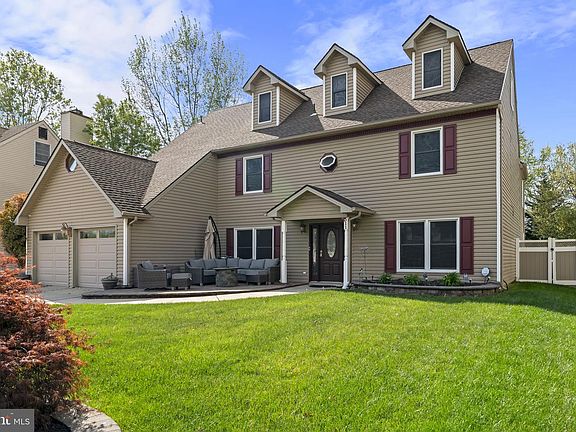 2nd image of 311 New Castle Ln
