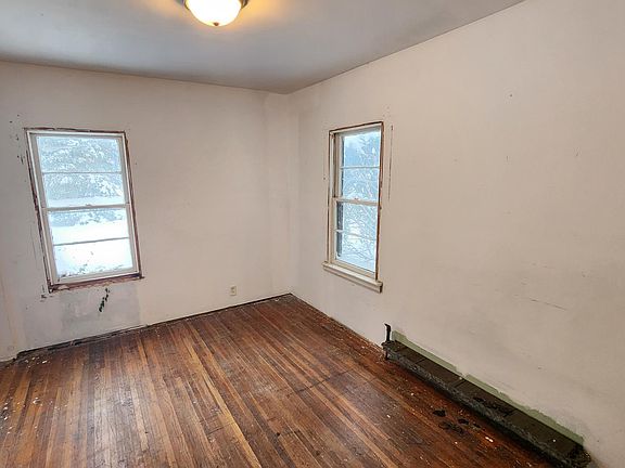 3rd image of 1340 Mississippi St NE