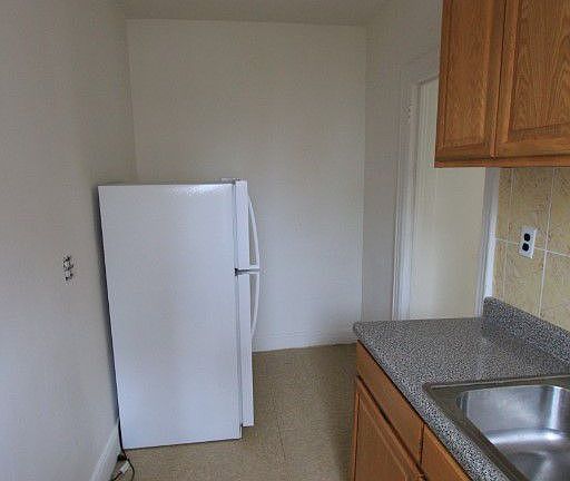 4th image of 41-25 44th St APT D8